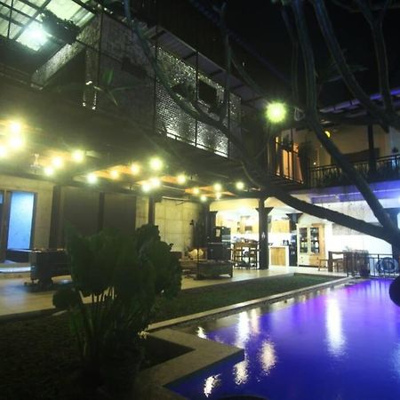 Villa Amalura I Yogyakarta Extérieur photo